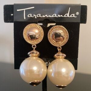 Taramanda Gold and Cream Pearl Drop Earrings